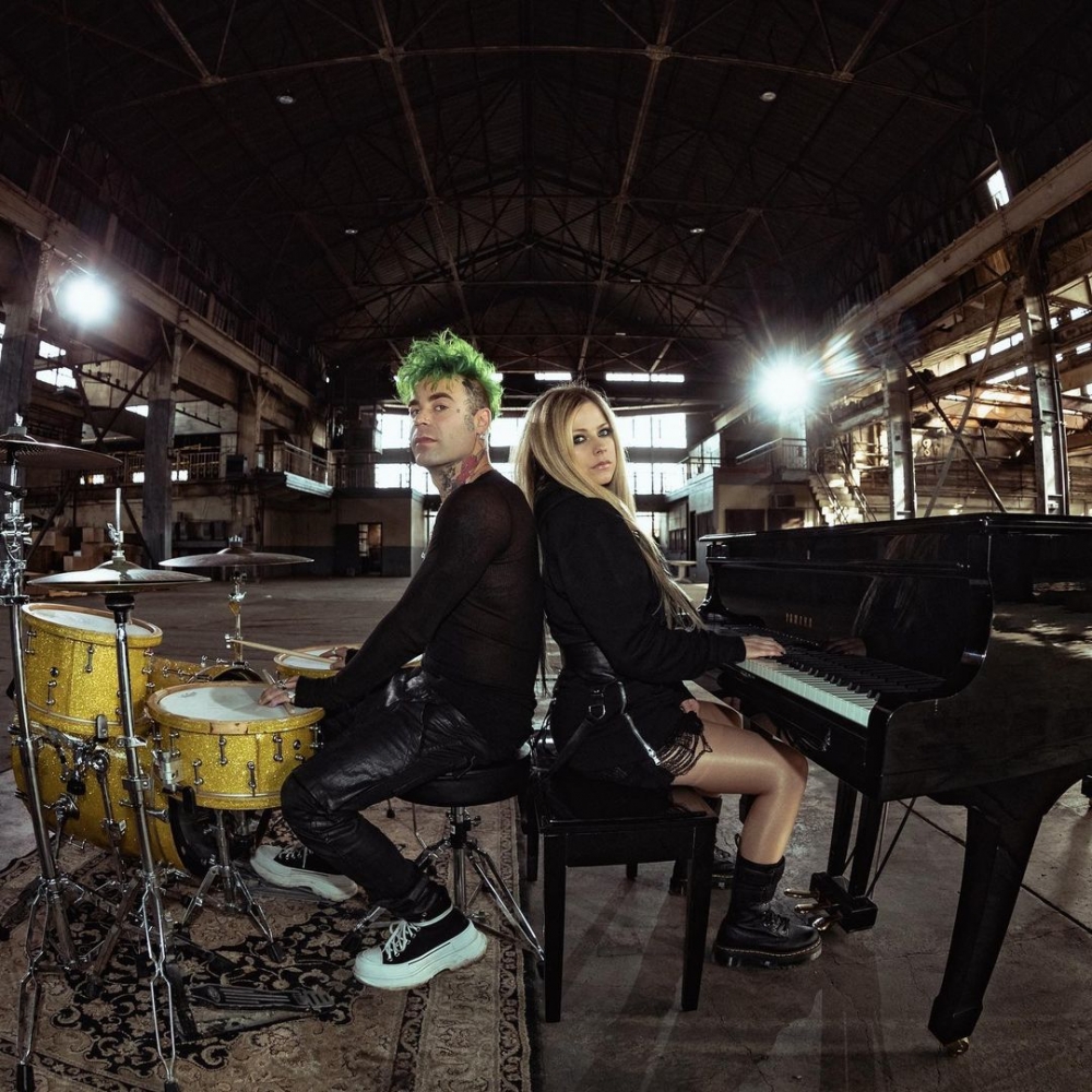 他們的定情歌曲《FLAMES》。