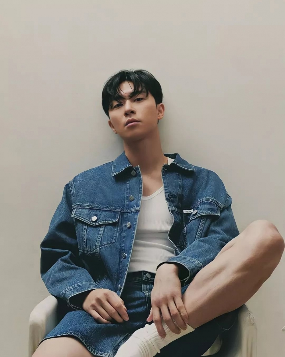 人氣韓星朴敘俊穿上炙手可熱Calvin Klein x Palace「CK1 Palace」。
