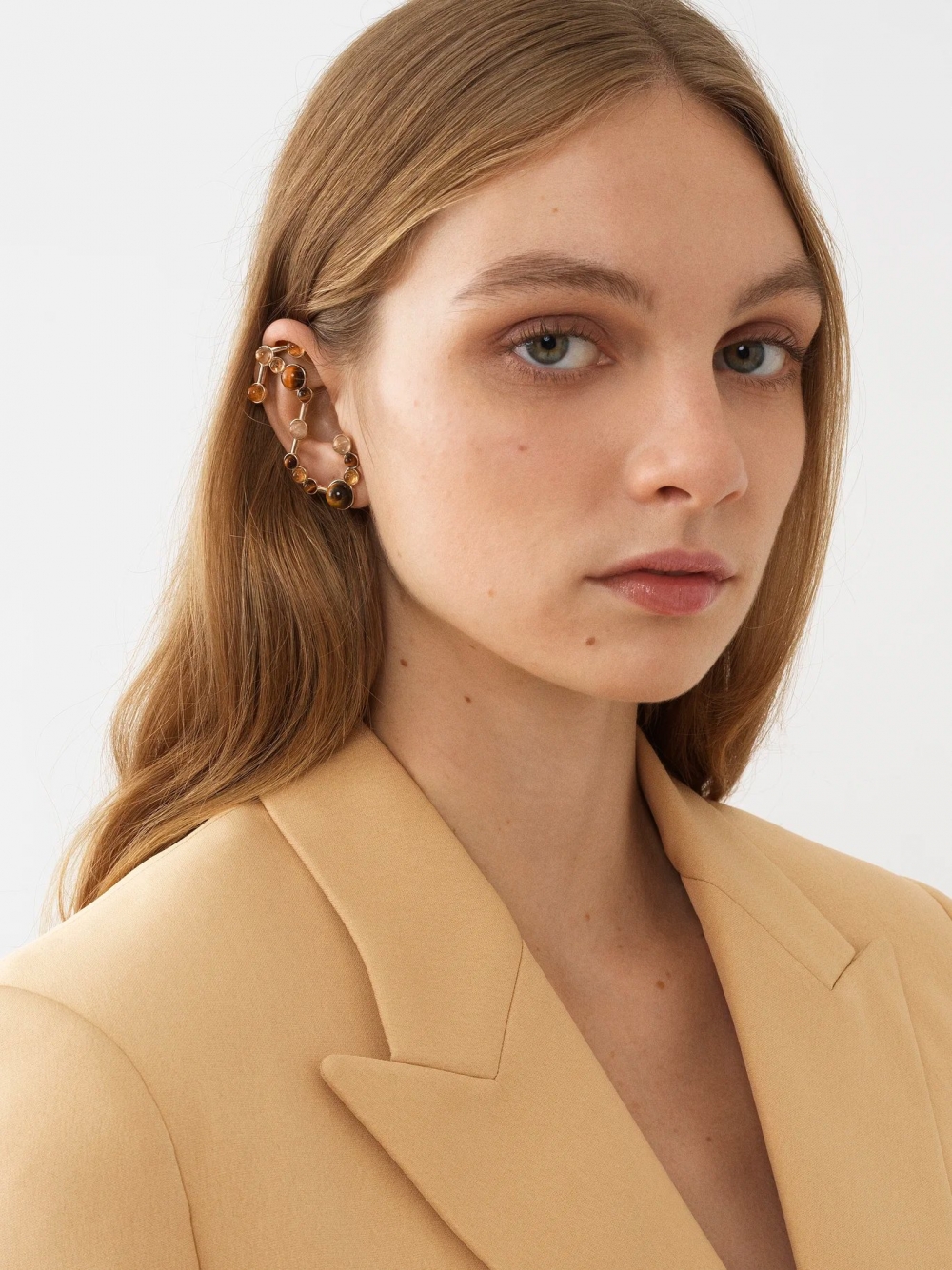以天蠍座為靈感的hloé Zodiac Scorpio Earring。