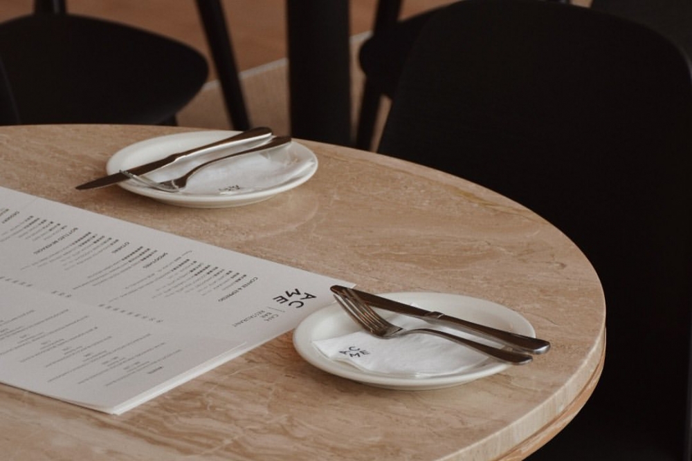 品嚐咖啡以及佳餚的過程時,體驗高級般的享受。