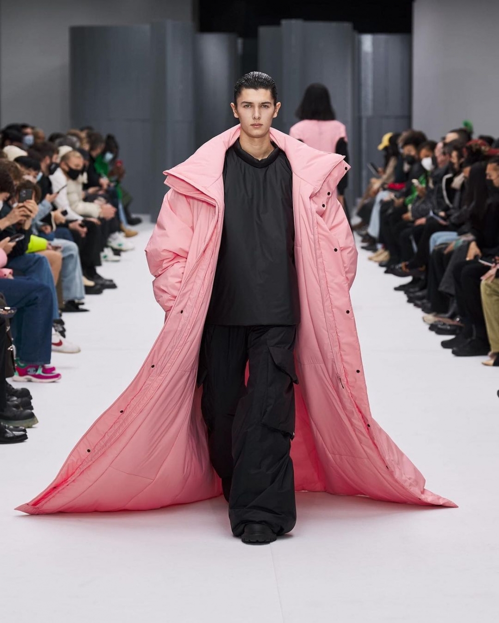 Prince Nikolai of Denmark亮相於Rains 2022秋冬時裝秀。