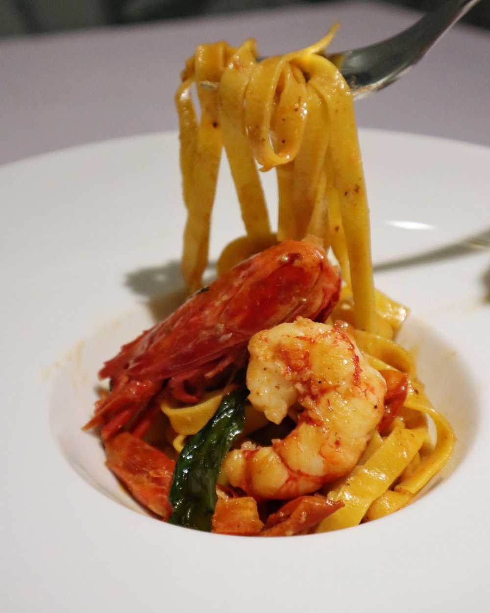 西班牙紅蝦寬條麵。