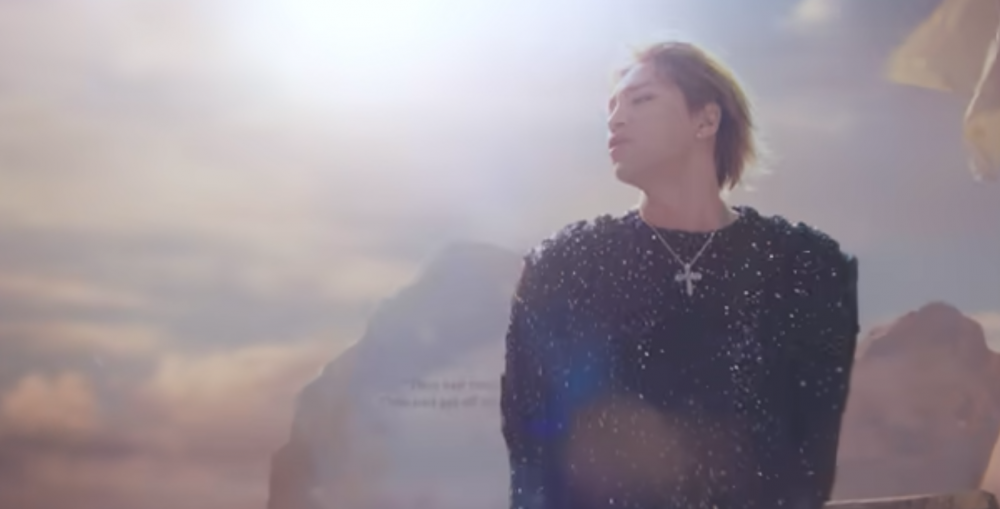 影片中以服裝來詮釋他不同的心境。