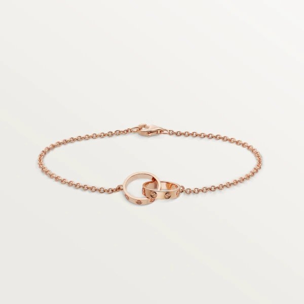 這款細鍊版本的Cartier Love Bracelet,在日常都更容易搭配。