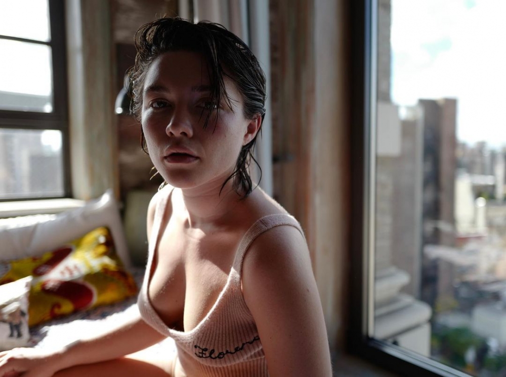 Florence Pugh是英國女演員,出生於牛津。