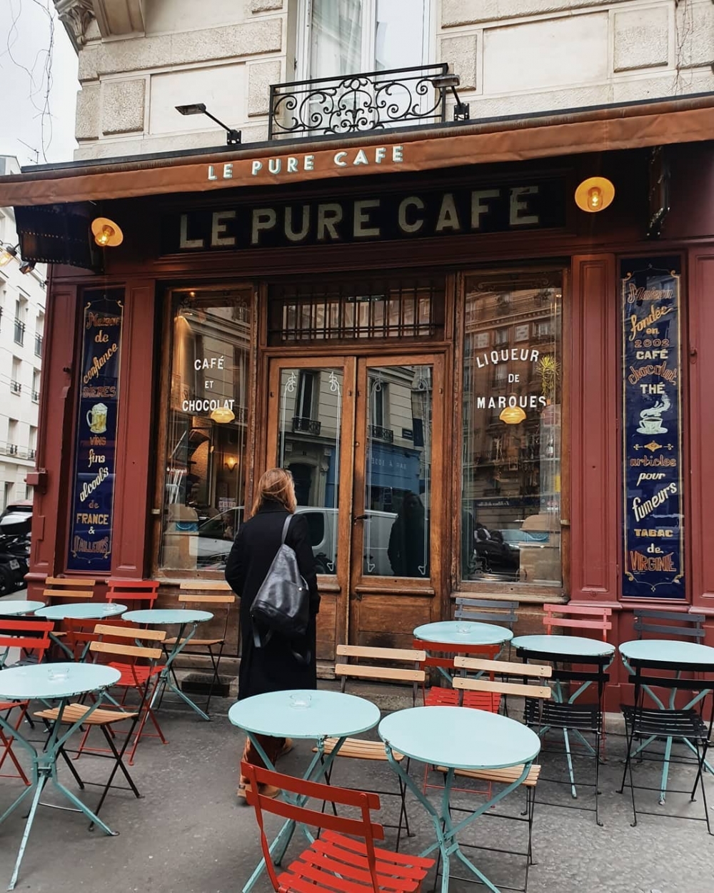 在電影中看見的那間巴黎咖啡館,優雅的氛圍讓人想找一天也去造訪。