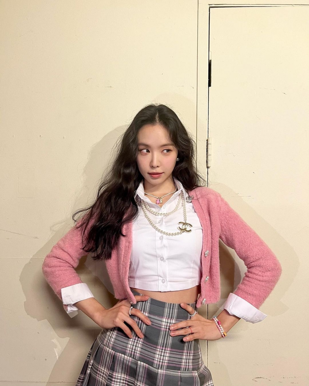 嬌柔的氣質,穿上粉色套裝能完美駕馭。