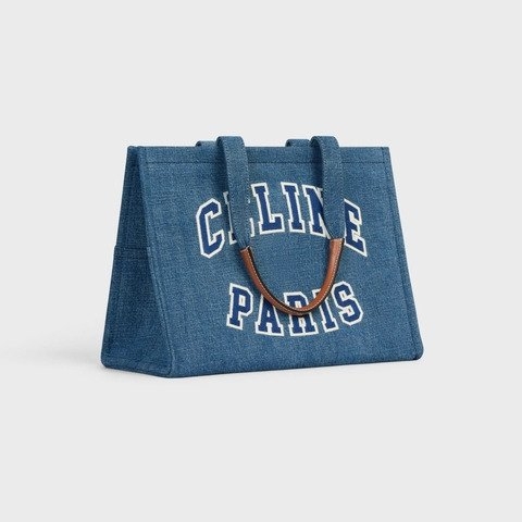 經典凱旋門取而代之的是CELINE PARIS字樣。