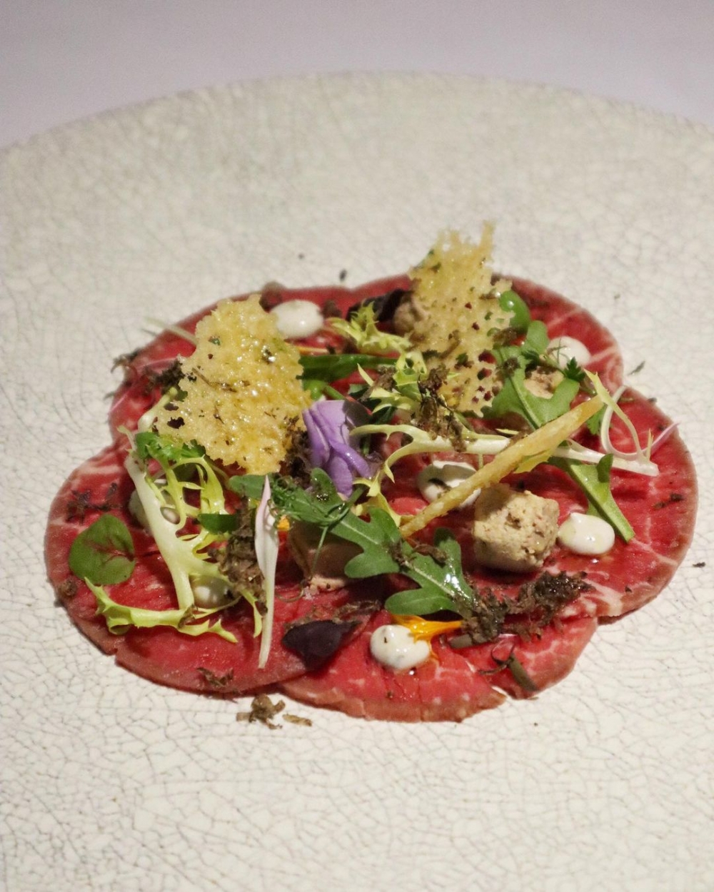 傳統義式開胃菜之一的生牛肉片