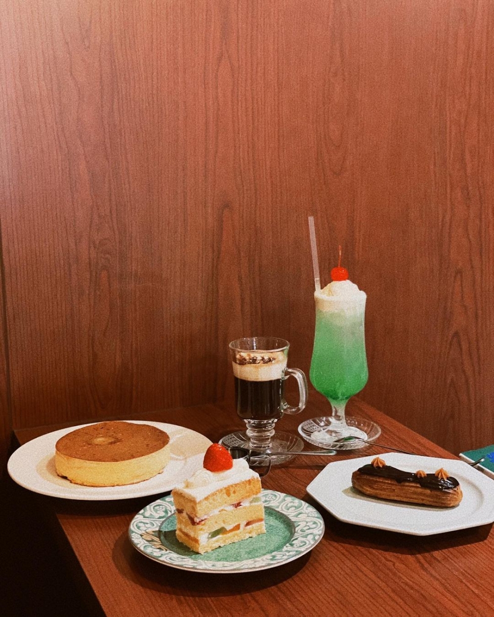 除了鬆餅之外,也還有多道美味的甜品。