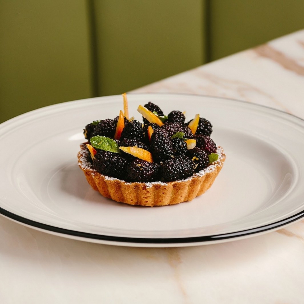 Mulberry tart with Zabaione cream