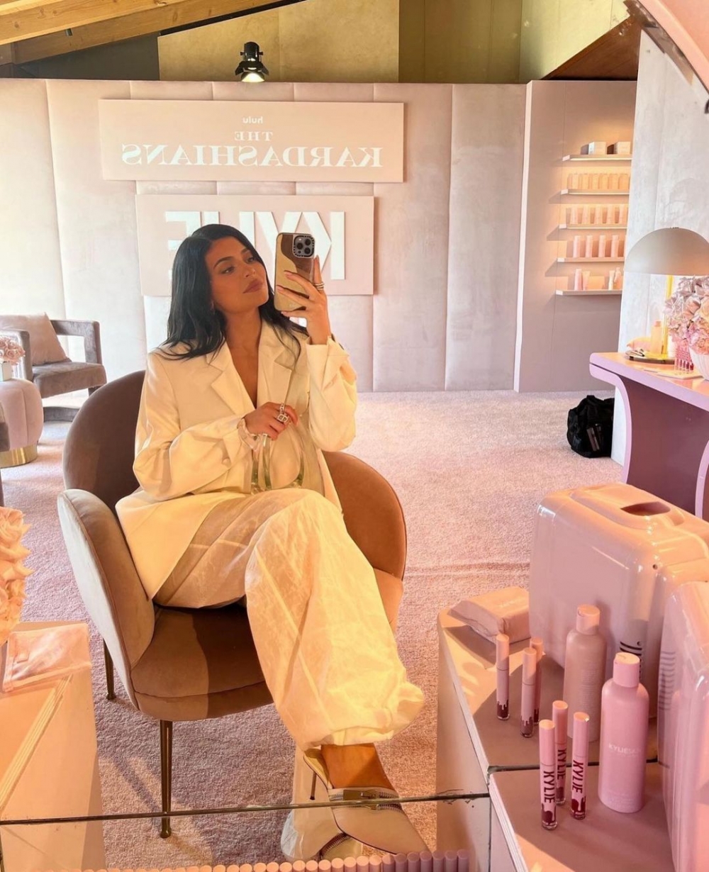 Kylie Jenner也多次穿上品牌設計的服飾。
