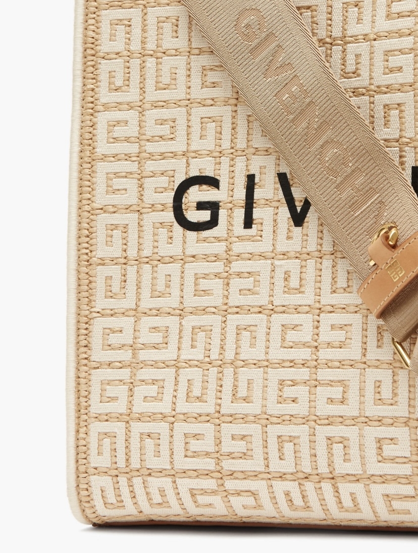 以拉菲草製成並加入4G標誌的刺繡。