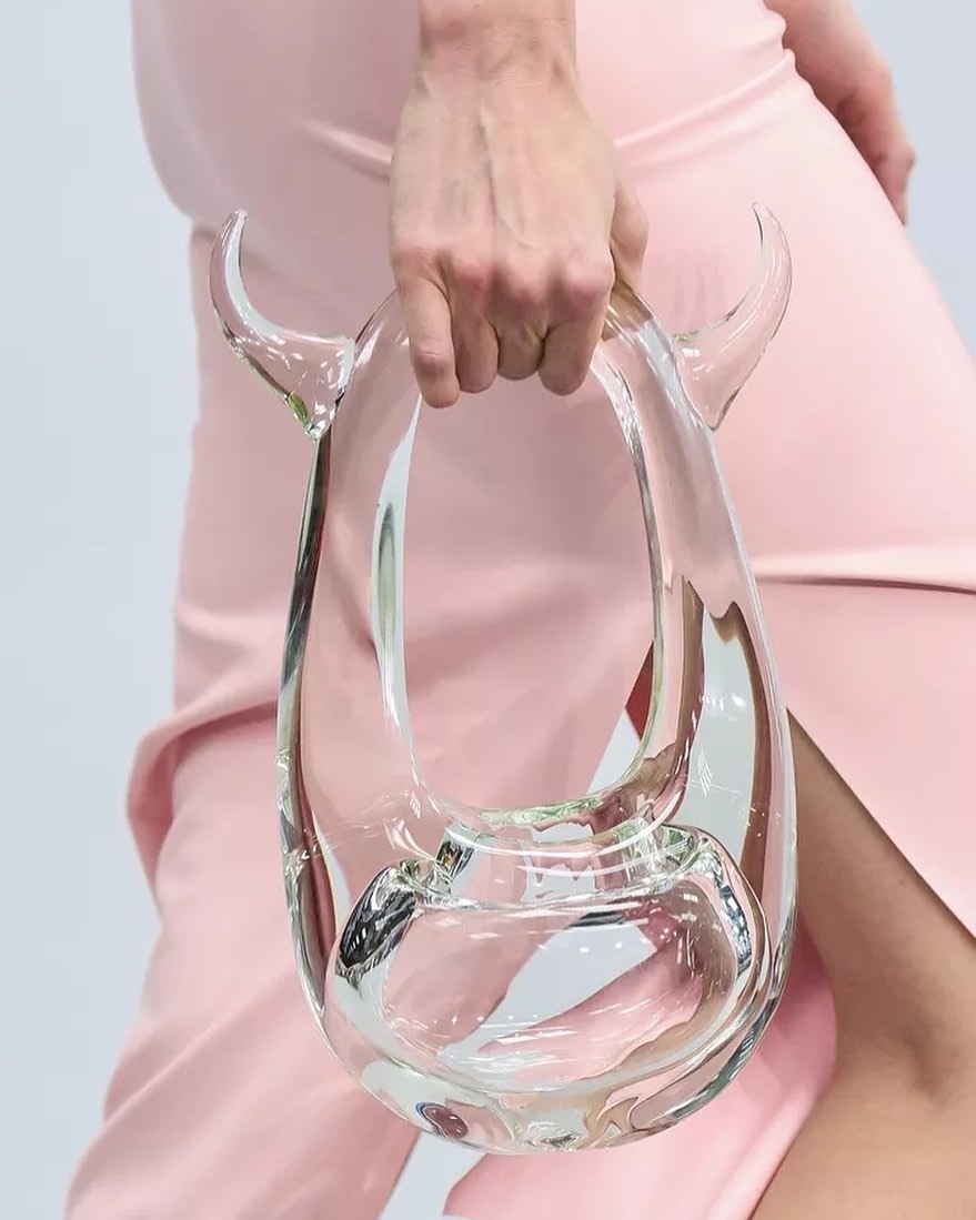 從雞蛋包到玻璃手袋,Coperni逐漸證明了他們在時尚圈站有一席之地。