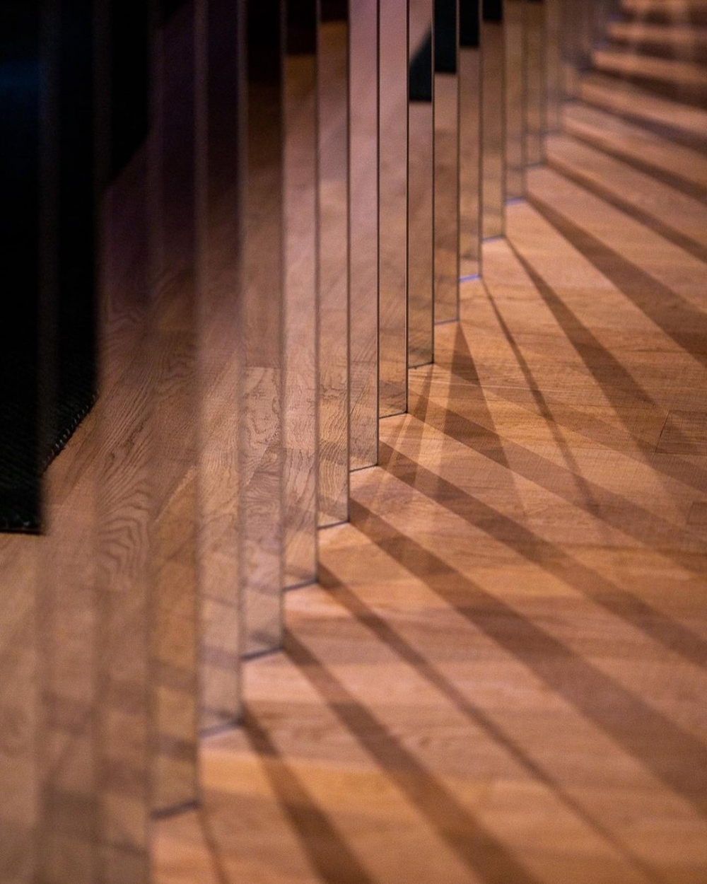 一條長長的走廊，湧上滿滿的期待感。