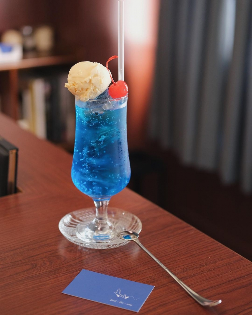 外型亮眼的藍橙雪糕梳打與藍橙雪糕梳打,也是必點飲品。