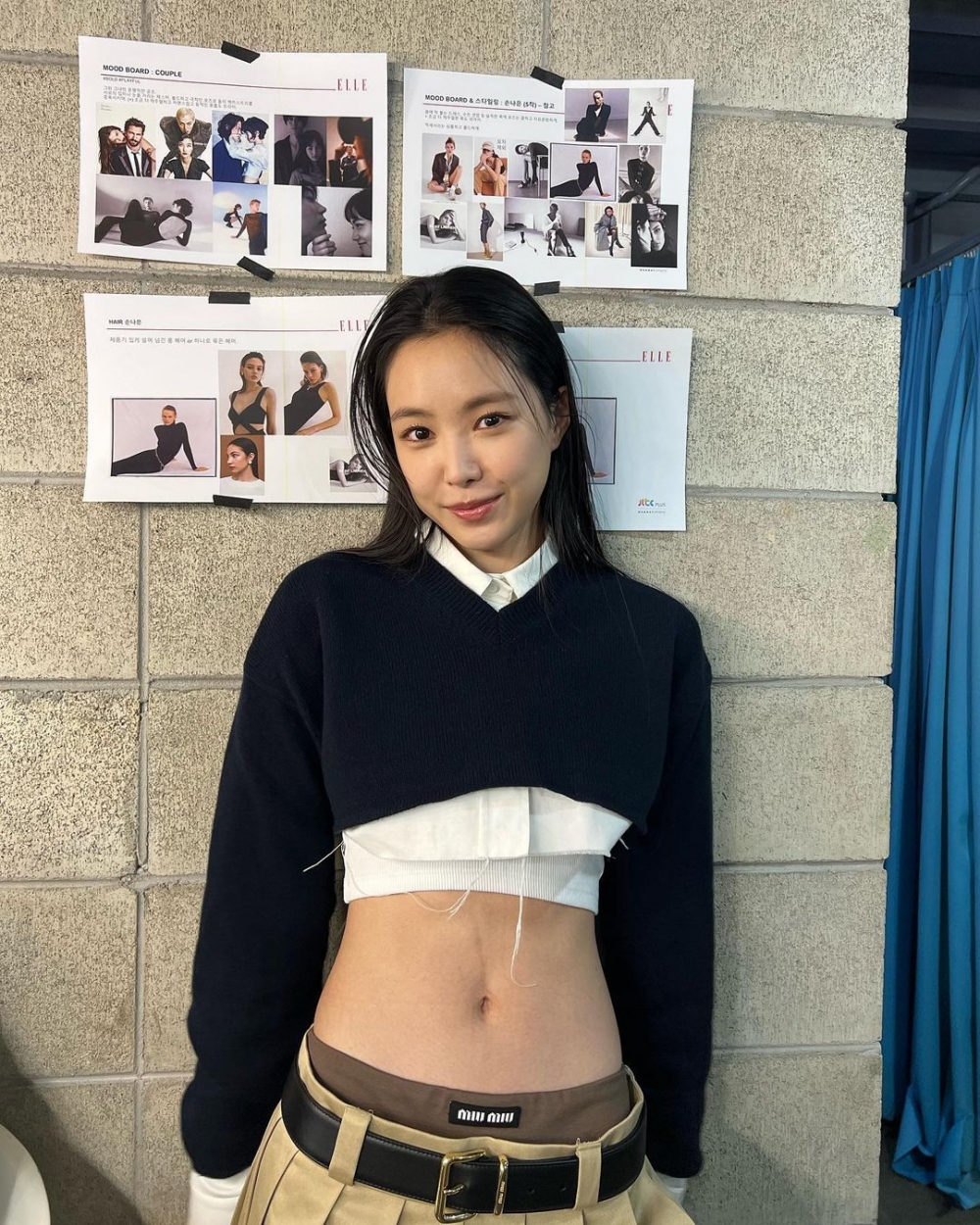 Miu Miu 2022春夏發佈的露腰套裝。