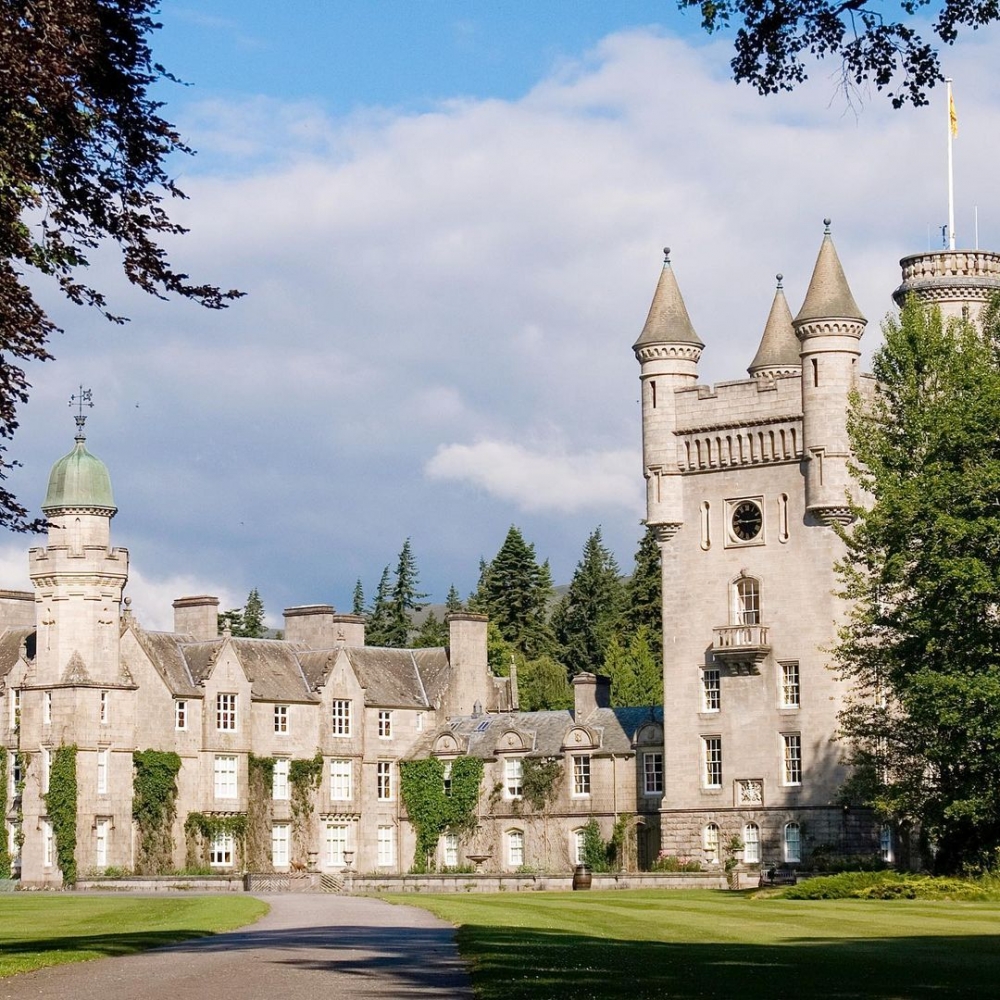 位於蘇格蘭的Balmoral Castle是女王最愛造訪的城堡之一。