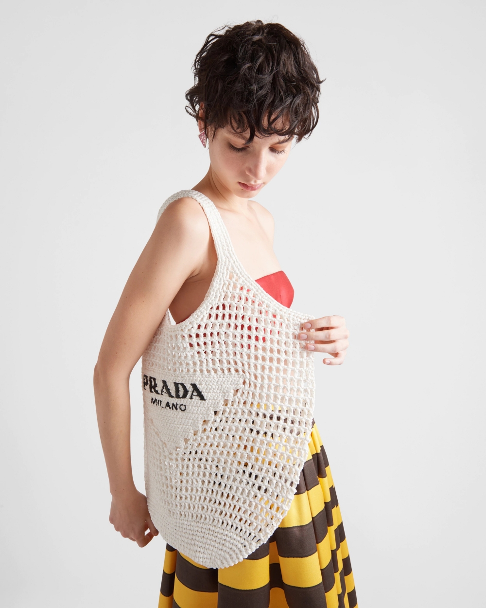 Prada Raffia編織系列,呈現溫柔清爽的氛圍。