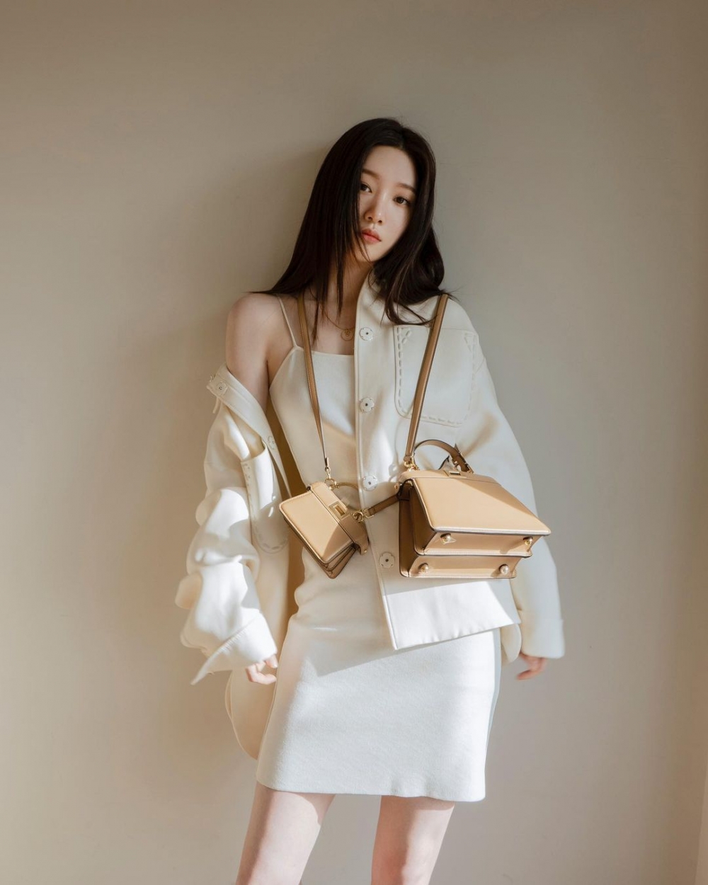韓國人氣女星鄭彩娟也搶先亮相。