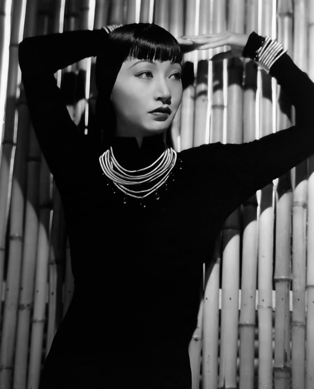 從小對於表演充滿好奇的她,最終也成為一名演員。