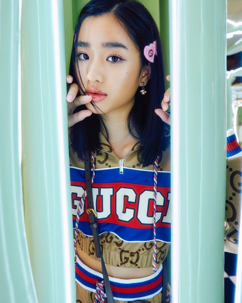 一開始從模特兒出道。