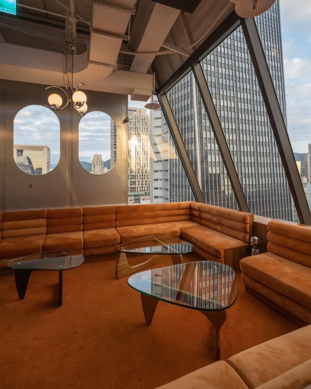 除了能再也晚時刻造訪，你也能選擇是在夕陽時刻蒞臨。