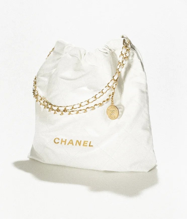 CHANEL 22 Bag包款以誕生年份命名。