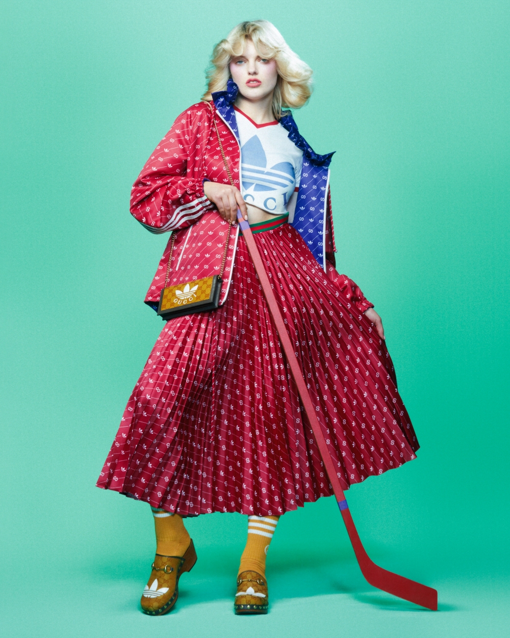 休閒的穿搭,搭配上這雙adidas x Gucci Women's Leather Clog剛剛好。