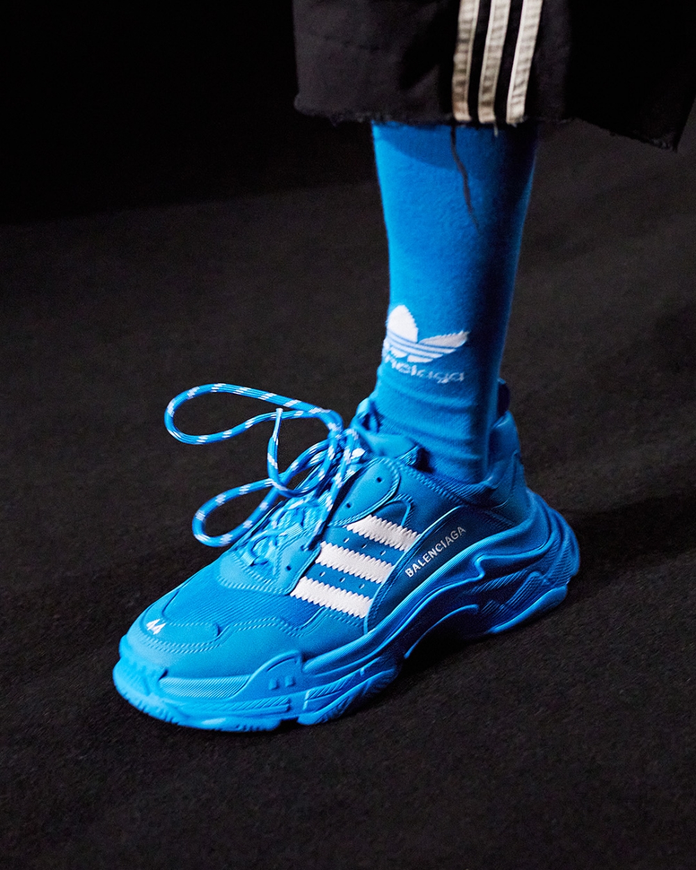 Balenciaga×adidas的Triple-S鞋履。
