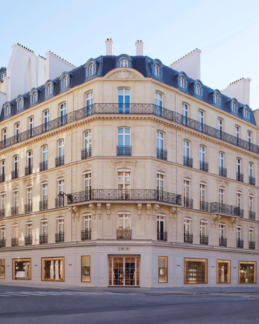 法國巴黎旗艦店Dior Paris 30 Montaigne。