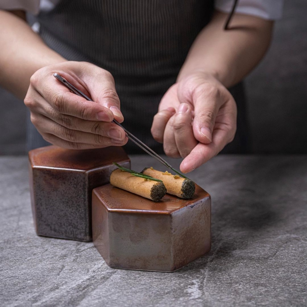 一嚐美食與近距離以視覺感官欣賞。