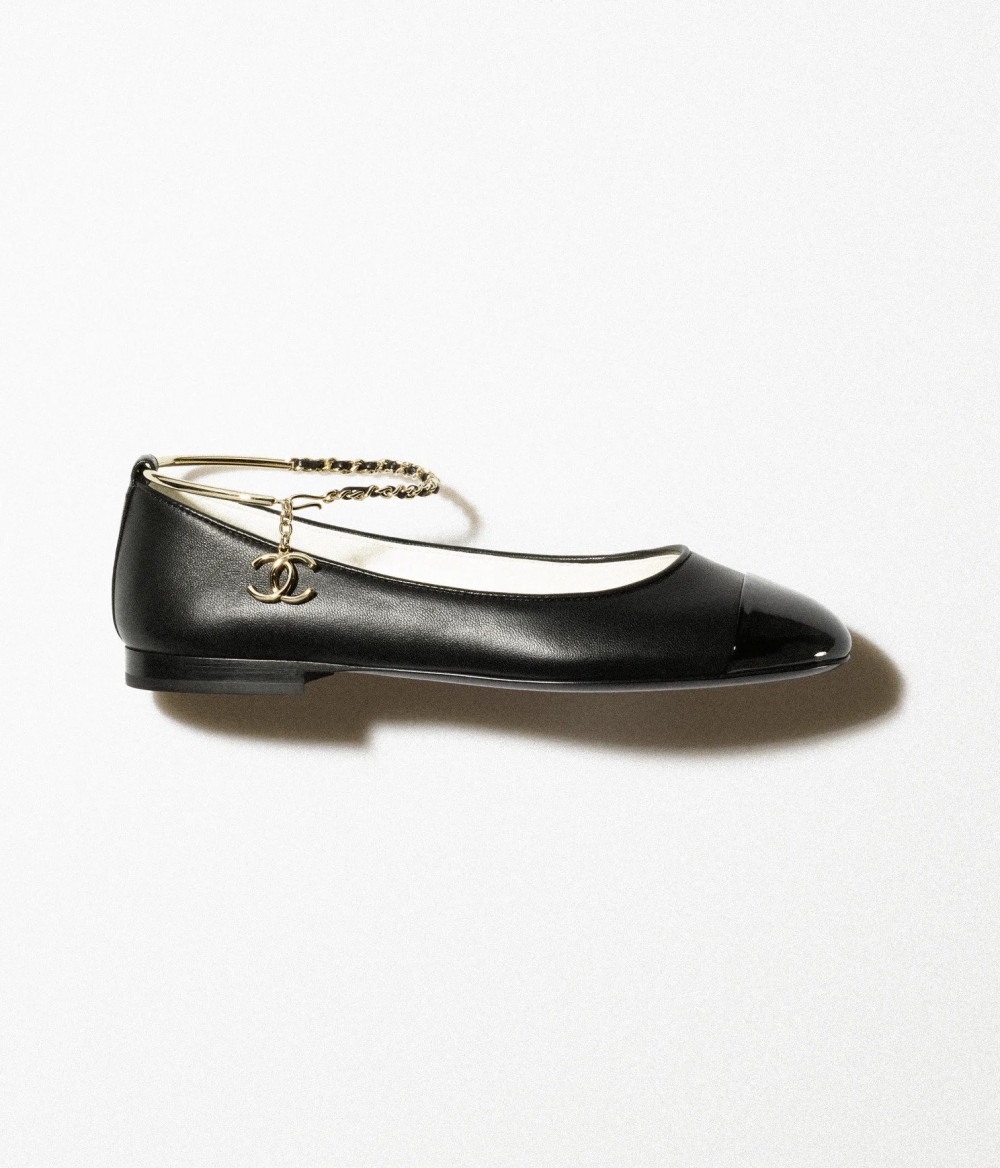 CHANEL Ballerinas-Black