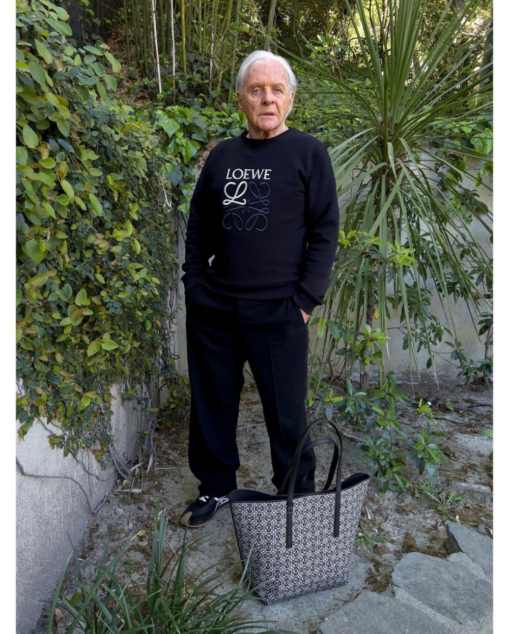 Anthony Hopkins從容表現於LOEWE形象照。