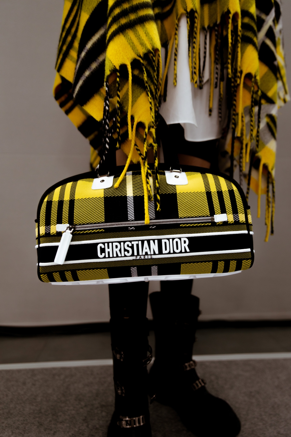 Dior Vibe Bowling Bag換上全新面貌。