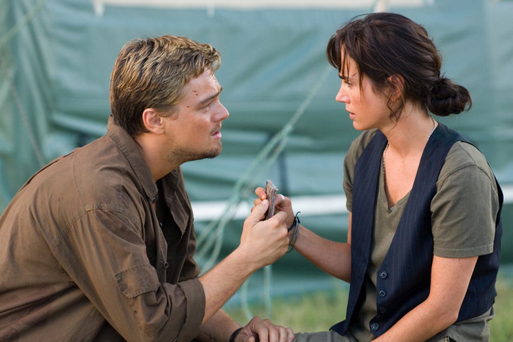 她曾與Leonardo DiCaprio合演電影《Blood Diamond》(血鑽)。