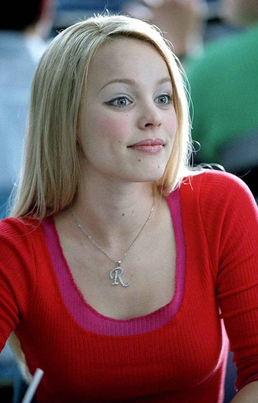 因為演出《Mean Girls》奠定了她的人氣。
