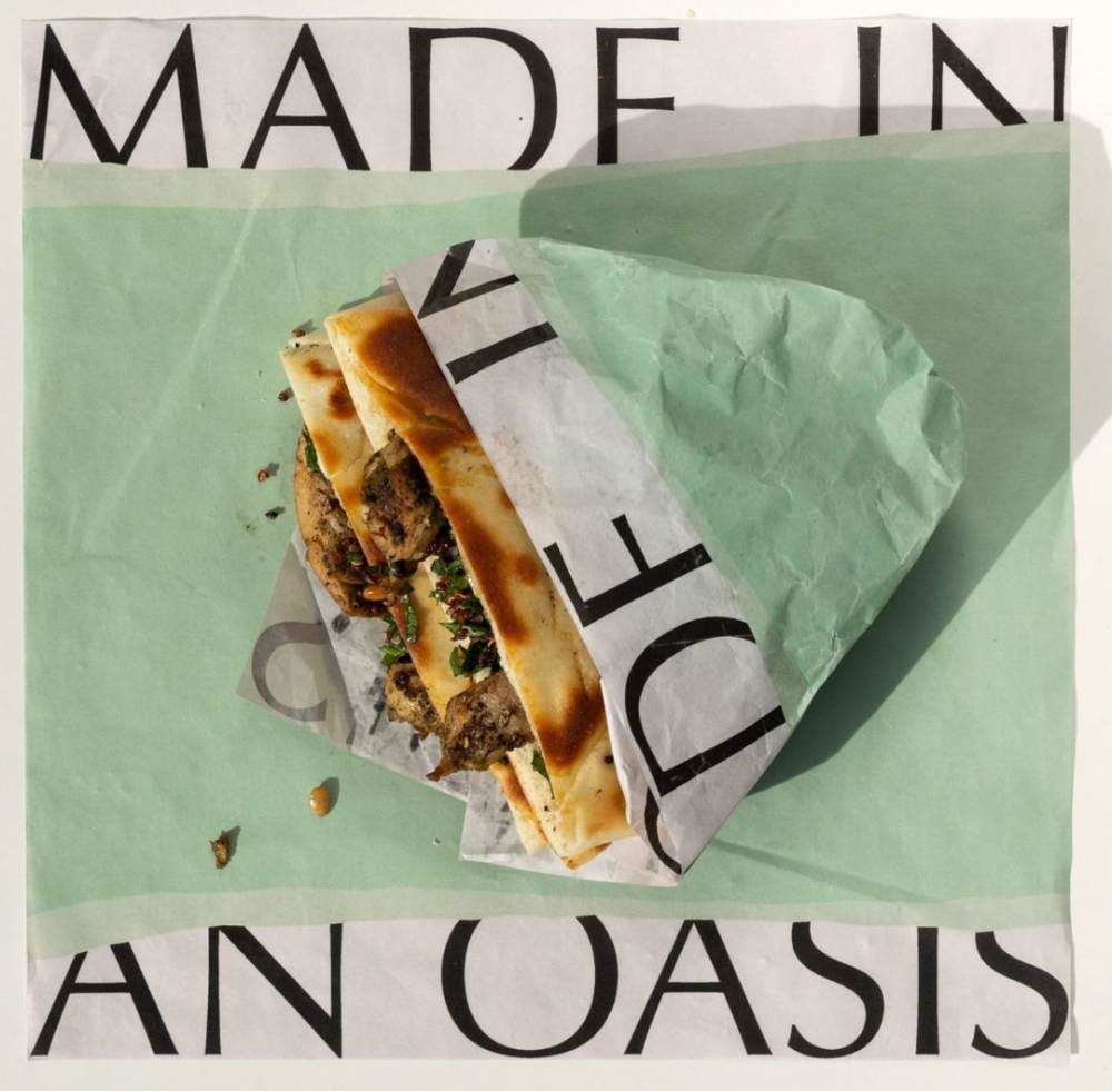 連包裝紙、紙袋都與內裝相呼應。