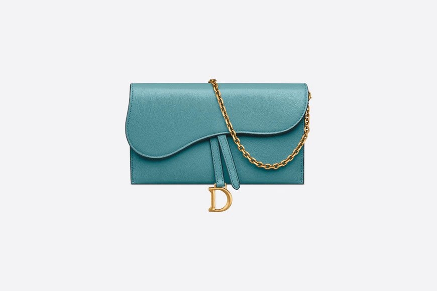 設計上更加典雅的Saddle Wallet。