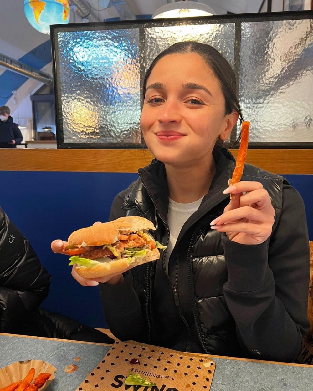 Alia Bhatt十分重視飲食健康,旁晚後絕不進食,這亦是不少女星的保養修身方法。