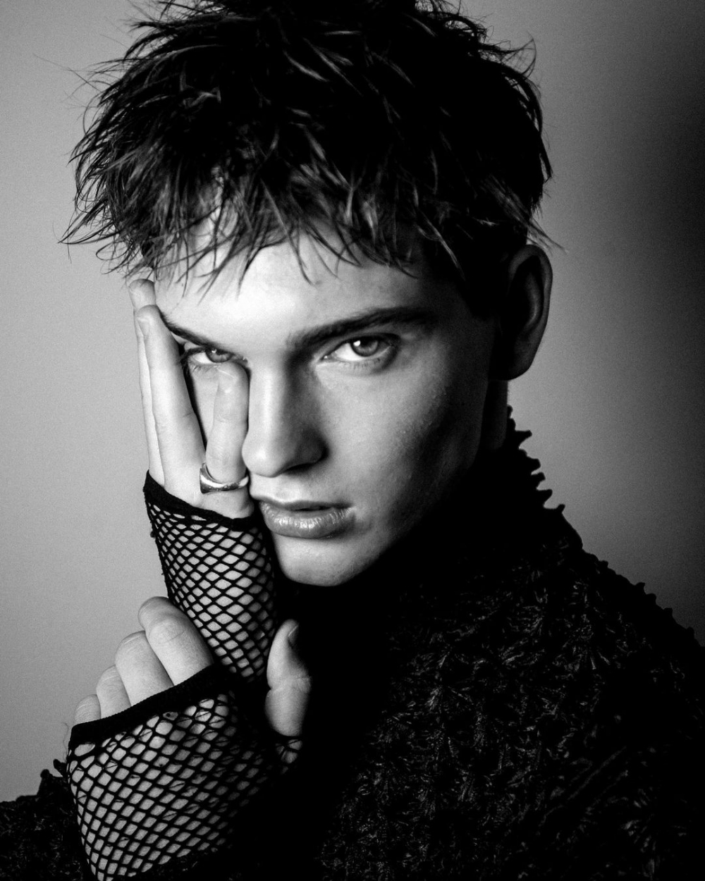 19歲的模特兒Samuel Aitken。