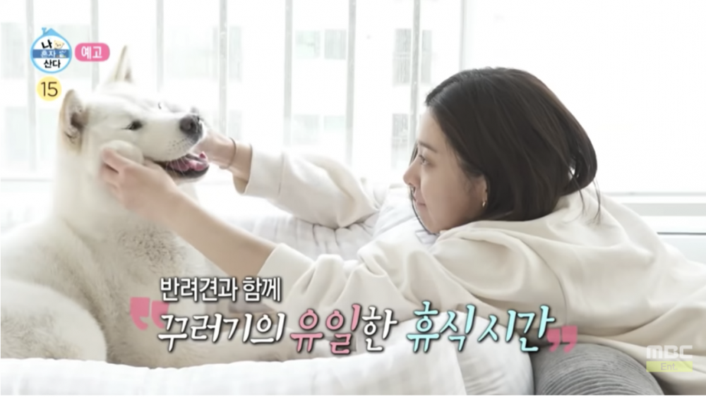 薛仁雅與愛犬互動,可愛非常。
