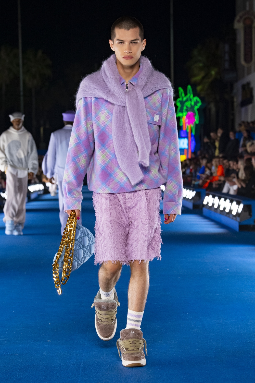 Dior 2023春季男裝系列-奢華風範馬鞍包。