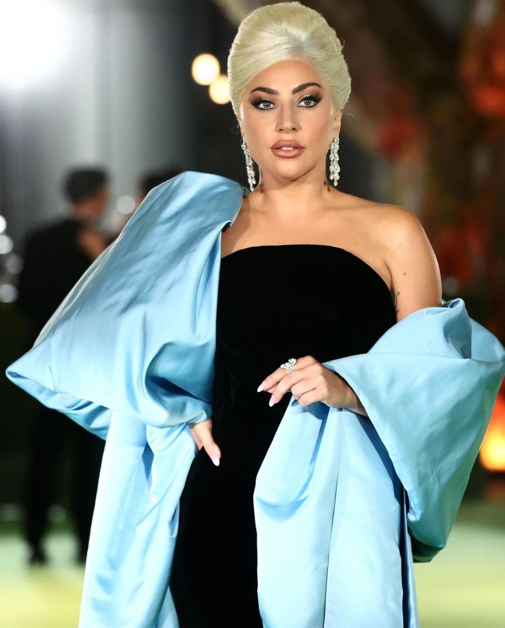 熱愛時尚的Lady Gaga也多次選擇穿上Schiaparelli。