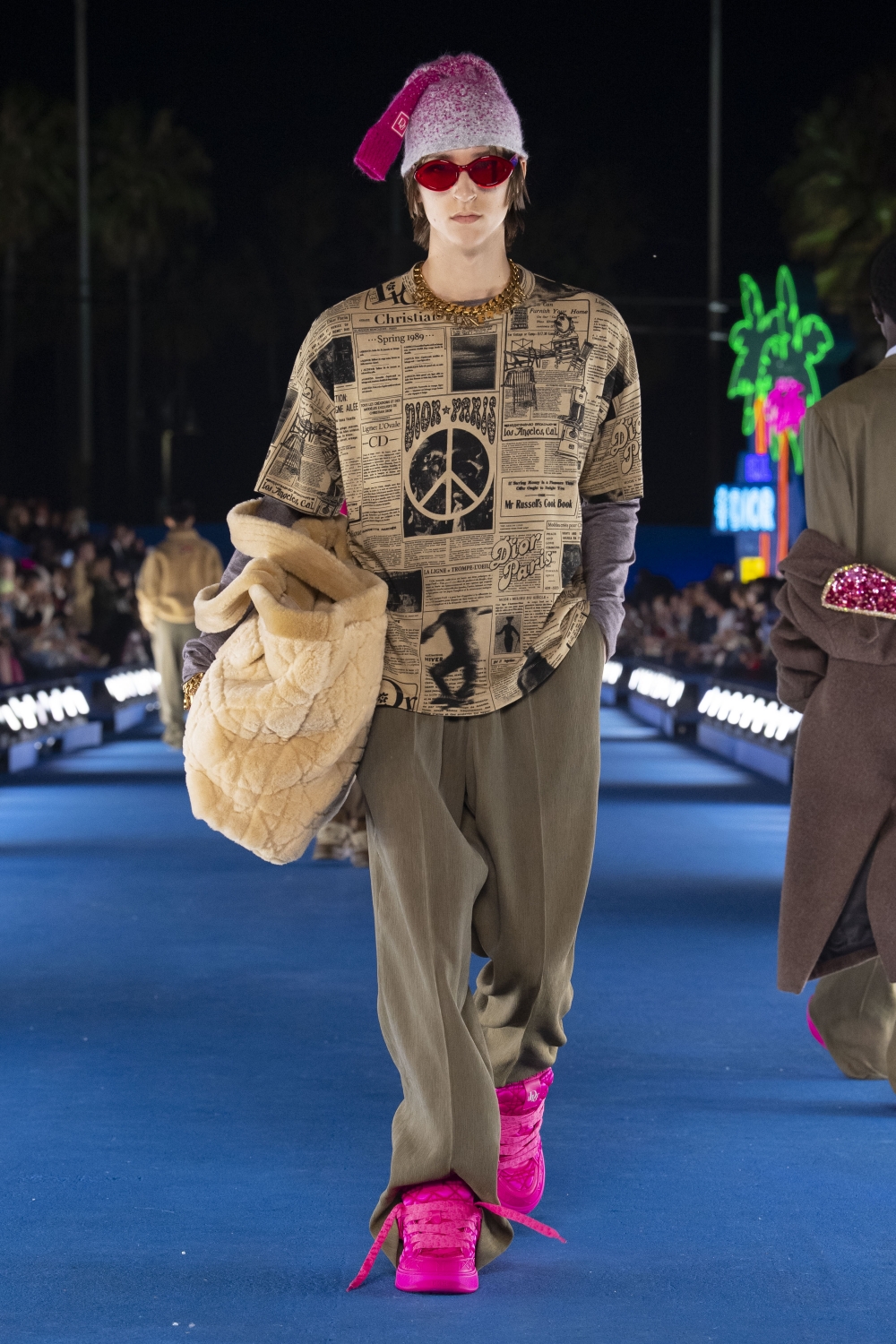 Dior 2023春季男裝系列-大容量手提包。