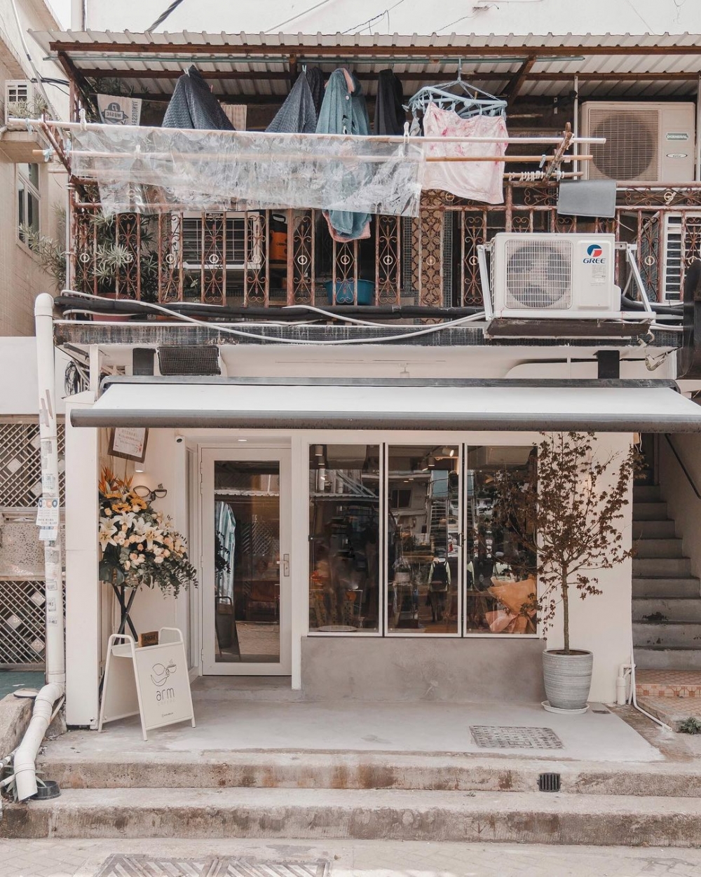 位於市場街普通住宅屋1樓的這間Arm Coffee。