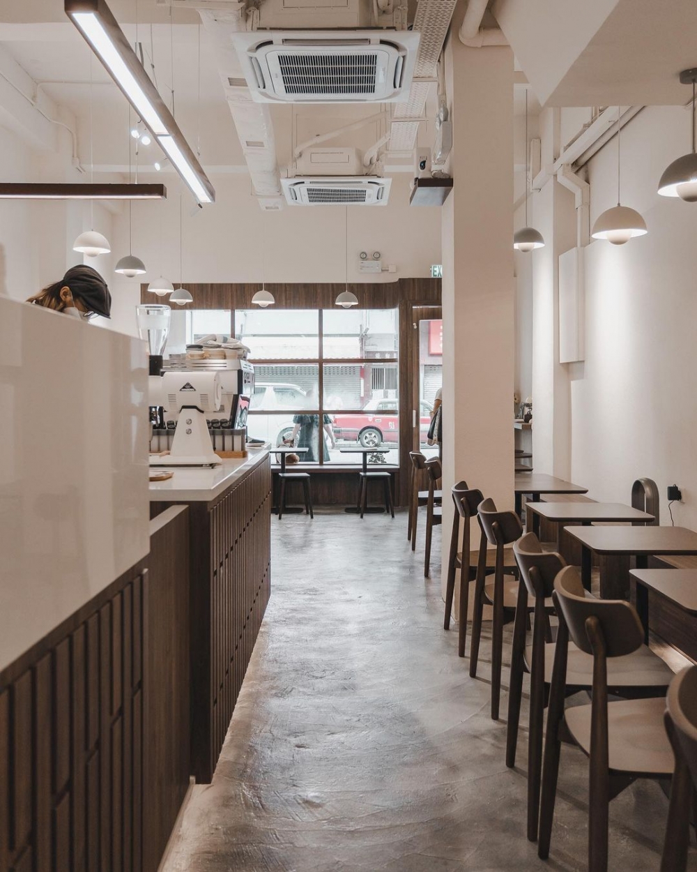 木質調的桌椅給客人舒適的享受餐點。