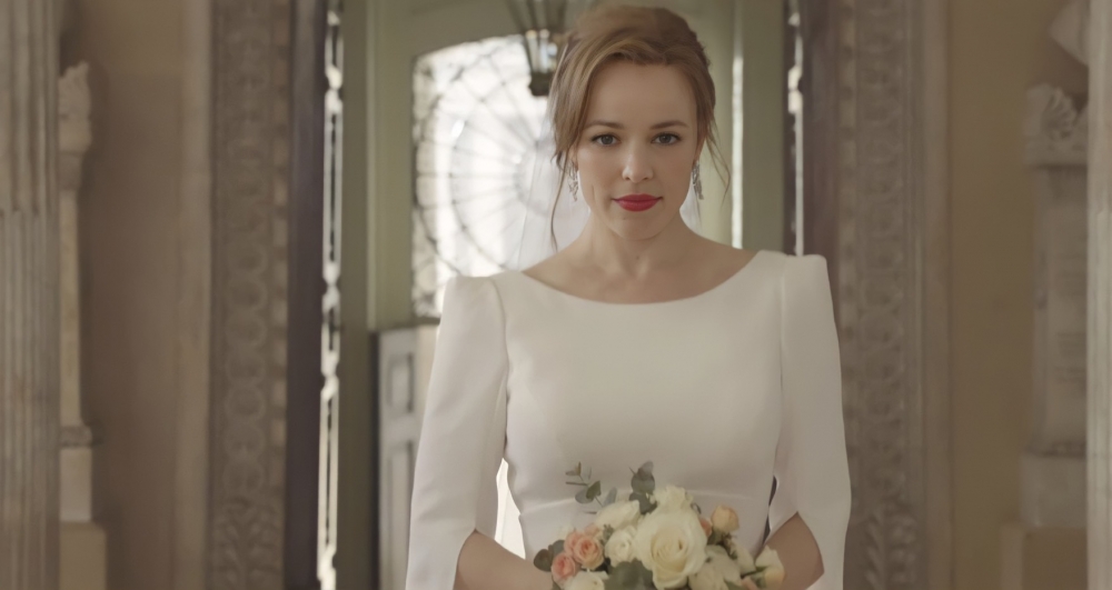 在劇中穿上婚紗登場的Rachel McAdams。