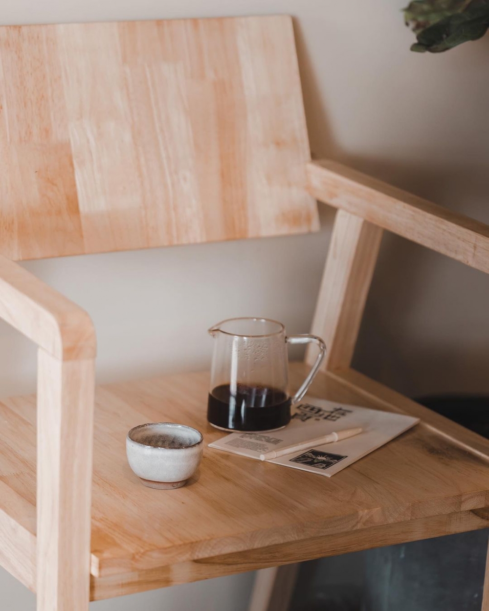 手沖黑咖啡喝起來清爽。