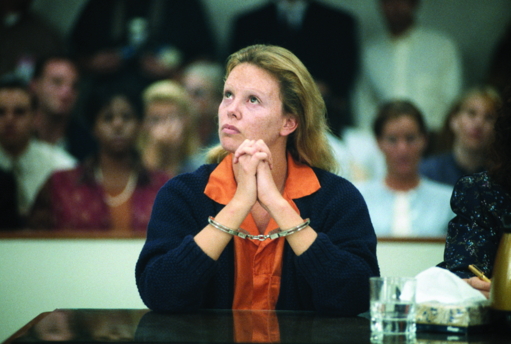 她以飾演連續殺人犯Aileen Wuornos,演技獲得肯定。